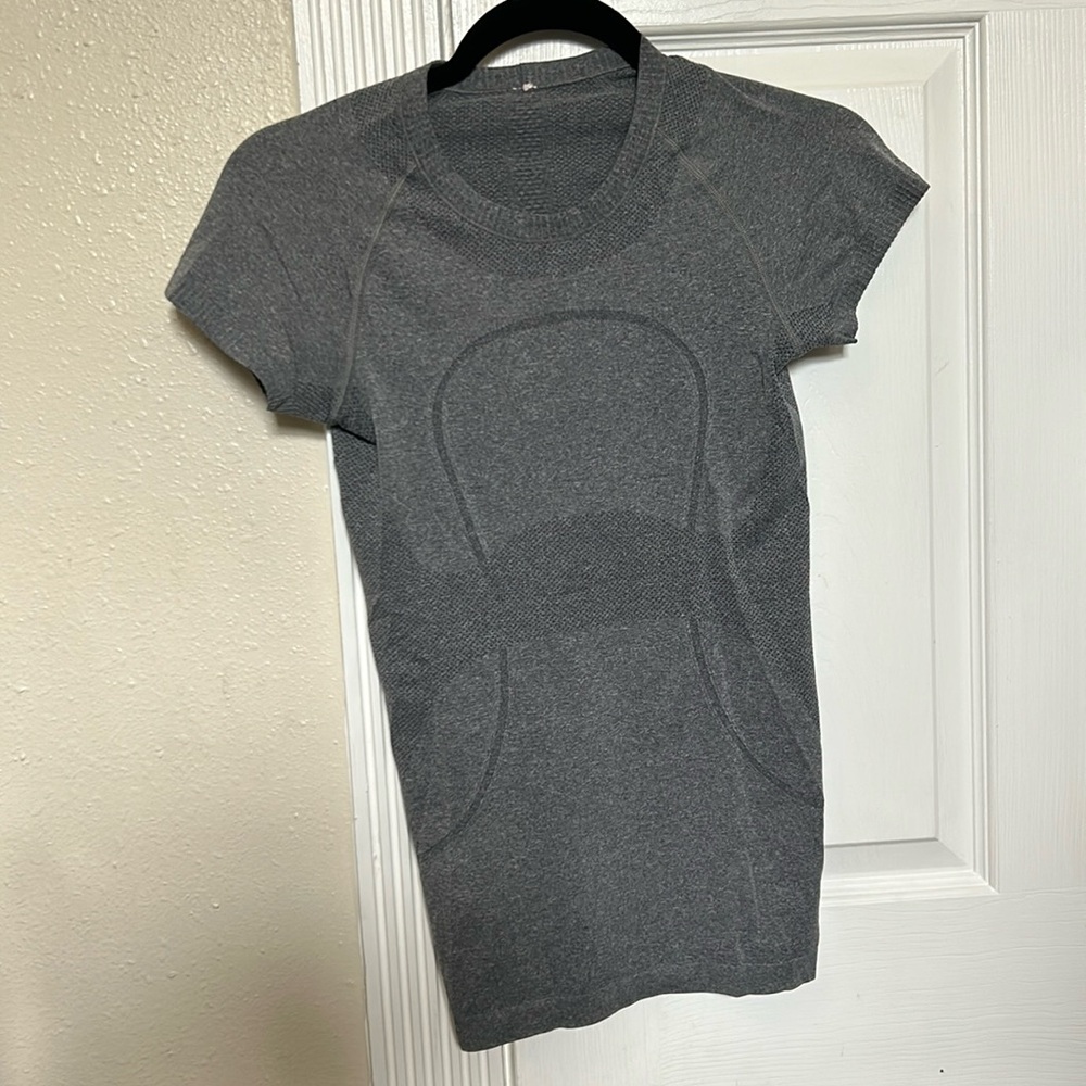 Lululemon Size 4 swiftly